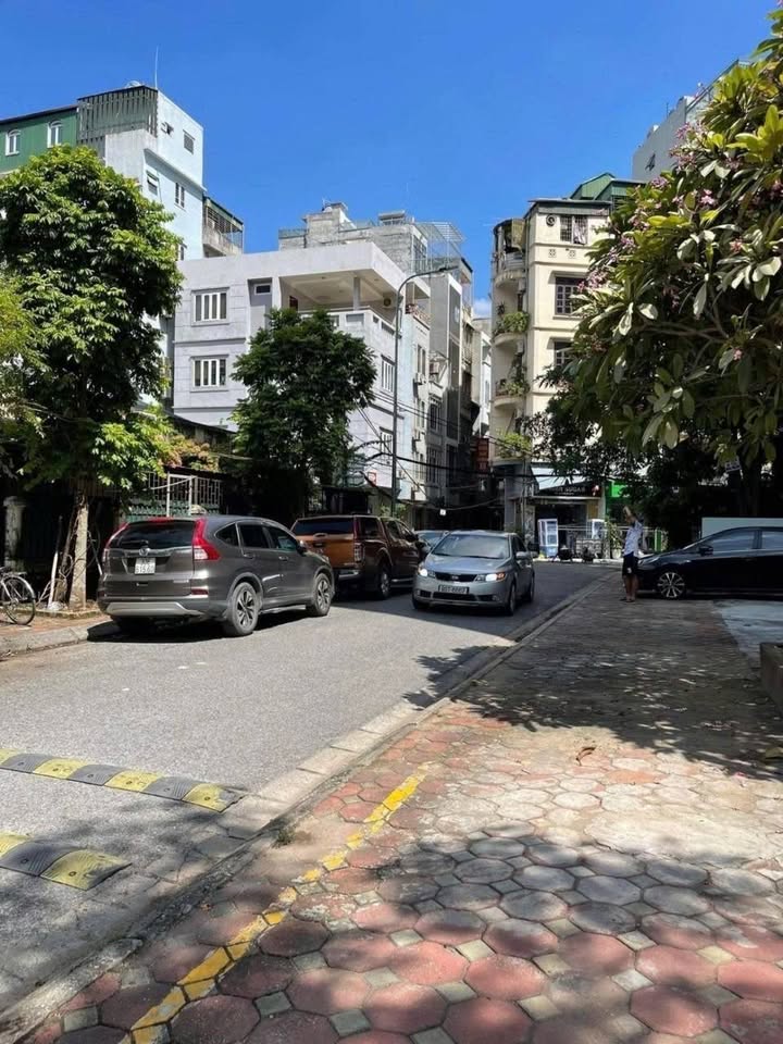 Cho thuê nhà 40m² Cầu Giấy - 5PN, ô tô tránh, giá 13.5 triệu