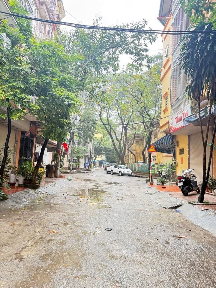 Nhà Phân Lô Đền Lừ 30m² - 5 Tầng - Ô Tô Tránh Vỉa Hè - Giá 15 Tỷ