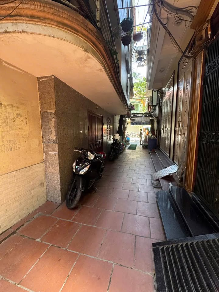 Nhà riêng Hàng Bún, Ba Đình 32m² - Chính chủ bán, sổ đỏ sẵn sàng!