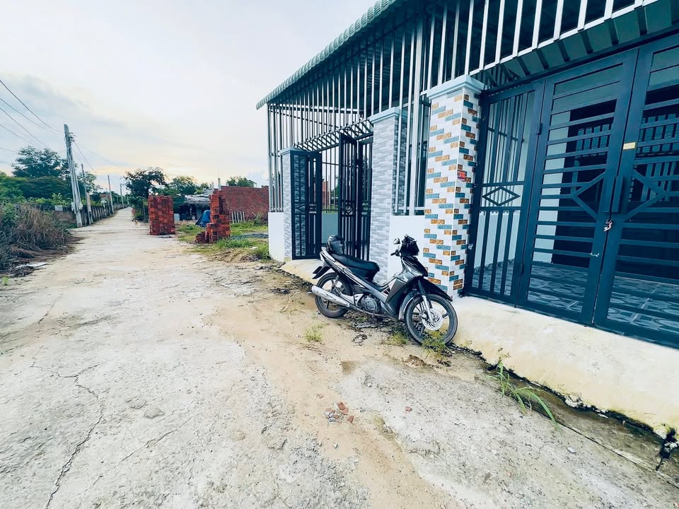 Nhà riêng Ấp 5 Long Thọ 90m² chỉ 8xxtr - Sẵn sàng dọn vào ở ngay!