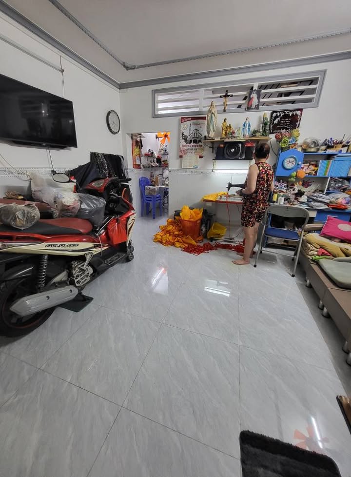 Nhà 2 Tầng Sổ Hồng Riêng 61m² - Sát Nguyễn Văn Quá, Q12 - Chỉ Hơn 3.3 Tỷ