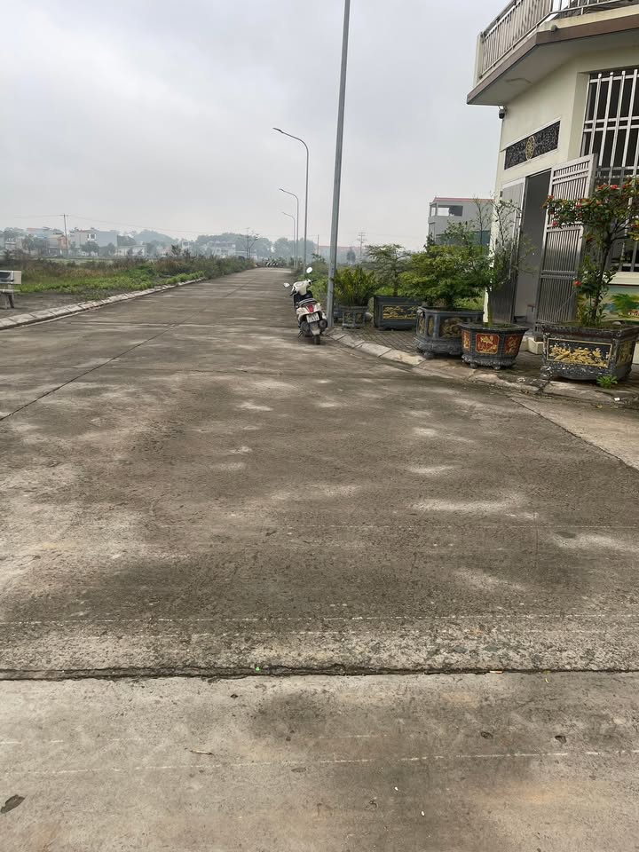 Đất nền Thị trấn Gia Khánh 100m² giá 2 tỷ - Sổ đỏ chính chủ!