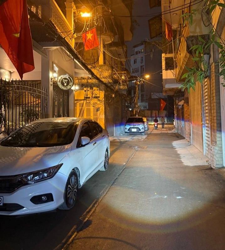 Nhà Phân Lô Giáp Bát 61m² - Chính chủ bán, ô tô vào tận nhà!