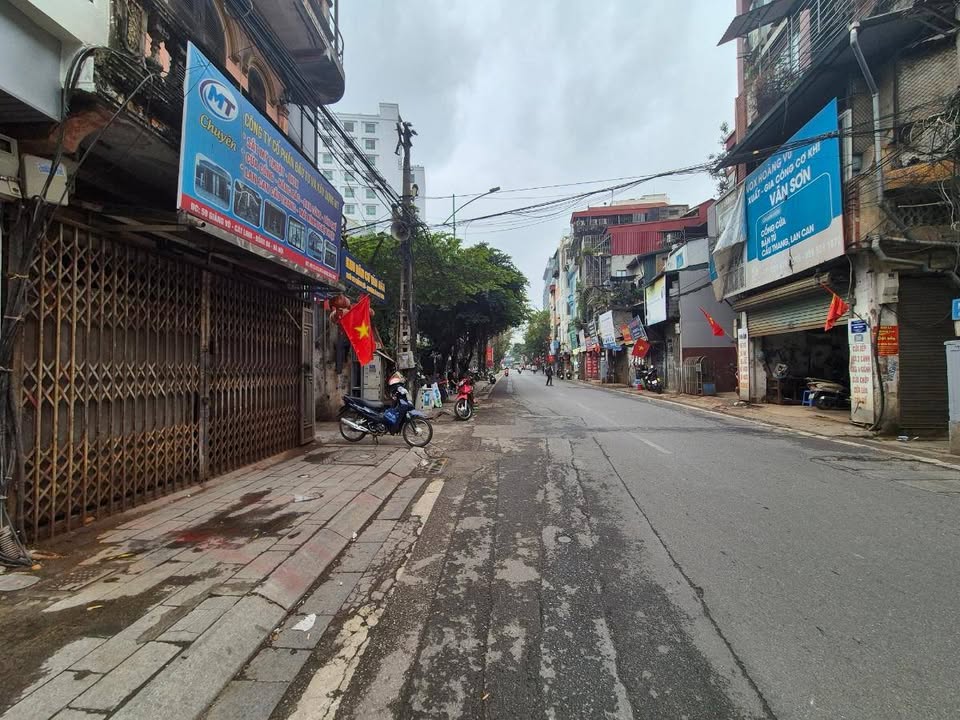 Nhà Phố Giảng Võ, Ba Đình 42m² - Vị trí đắc địa, kinh doanh đỉnh cao!