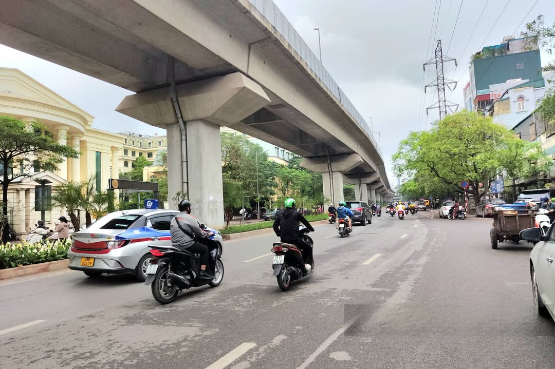 Nhà Mặt Phố Hào Nam, Đống Đa - Lô Góc Kinh Doanh 43m², 23.5 Tỷ