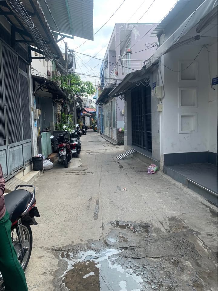 Nhà Riêng Phạm Hùng 42m² giá 2.4 tỷ - Chính chủ bán!