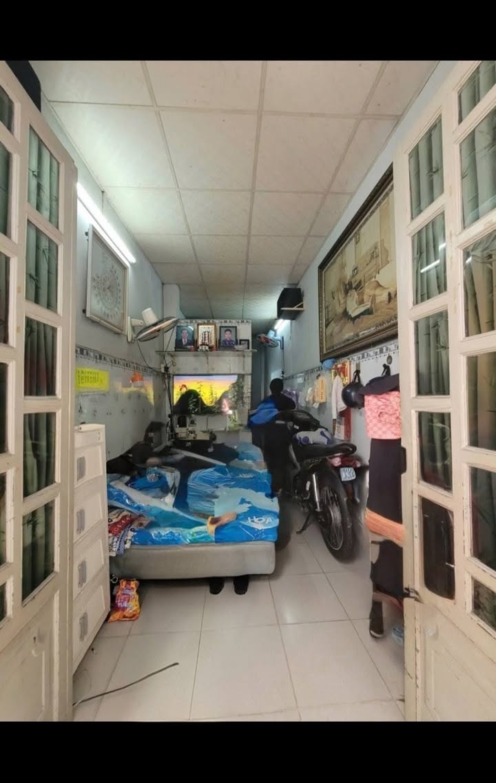 Nhà riêng Đường CMT8 Q10 30m² - Sổ hồng sẵn, Giá bán gấp!