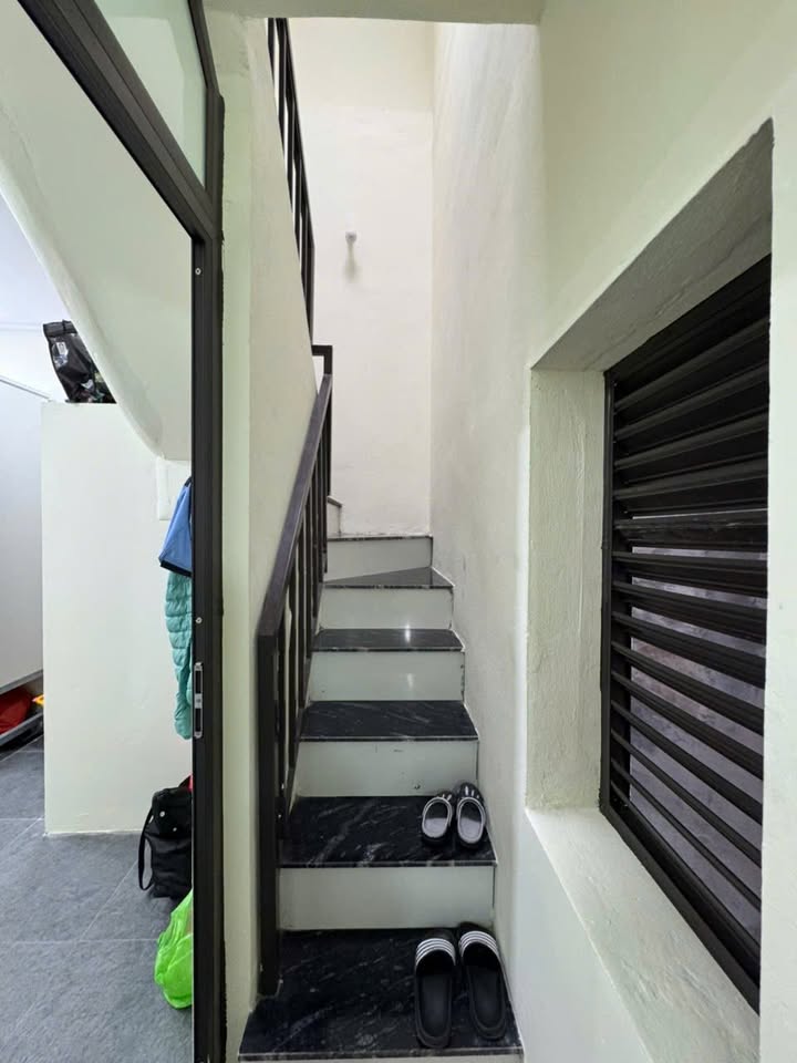 Nhà Ngọc Thụy 40m² 3 Tầng - 6.5 Tỷ, Gần Ô Tô, View Sông Thoáng Đãng