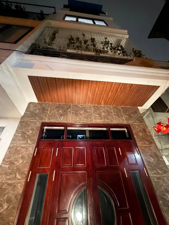 Nhà riêng Gia Quất, Long Biên 45m² chỉ 10 tỷ nhỉnh - Ô tô vào tận nhà!