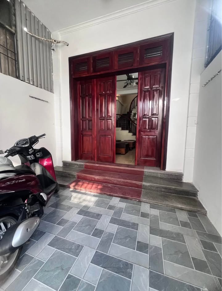 Bán Nhà 3 Tầng Yên Viên 60m² Full Nội Thất - 2 Mặt Tiền