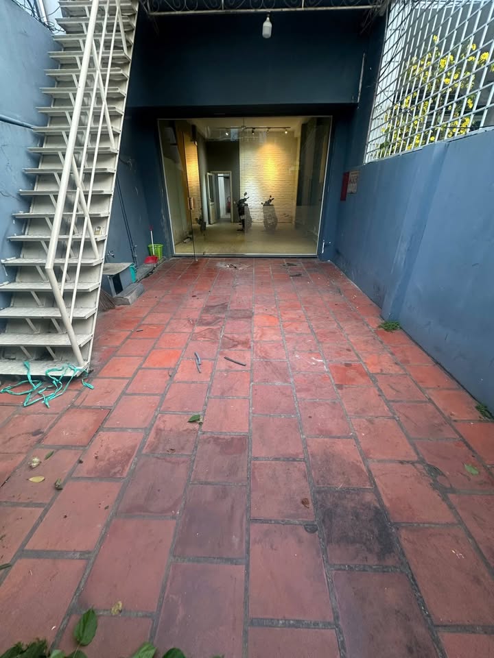 Nhà mặt tiền Quận 1 20 triệu/tháng - Mặt tiền kinh doanh đắc địa!