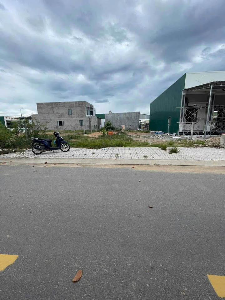 Đất Biệt Thự 300m² Mặt Tiền 14.5m - Sổ Đỏ Rõ Ràng - Giá 1.79 Tỷ Quảng Ngãi