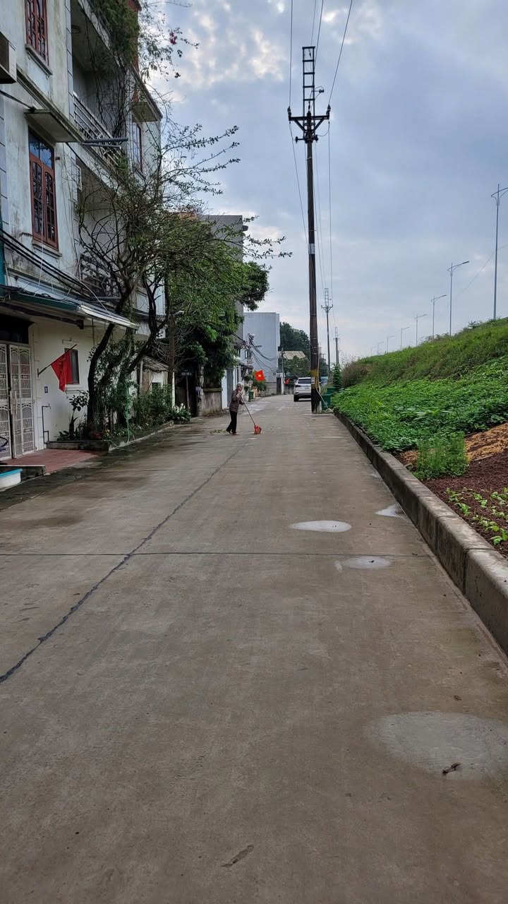 Nhà Phố Đông Mỹ, Thanh Trì 49.1m² - Vị trí đắc địa, đường ô tô!