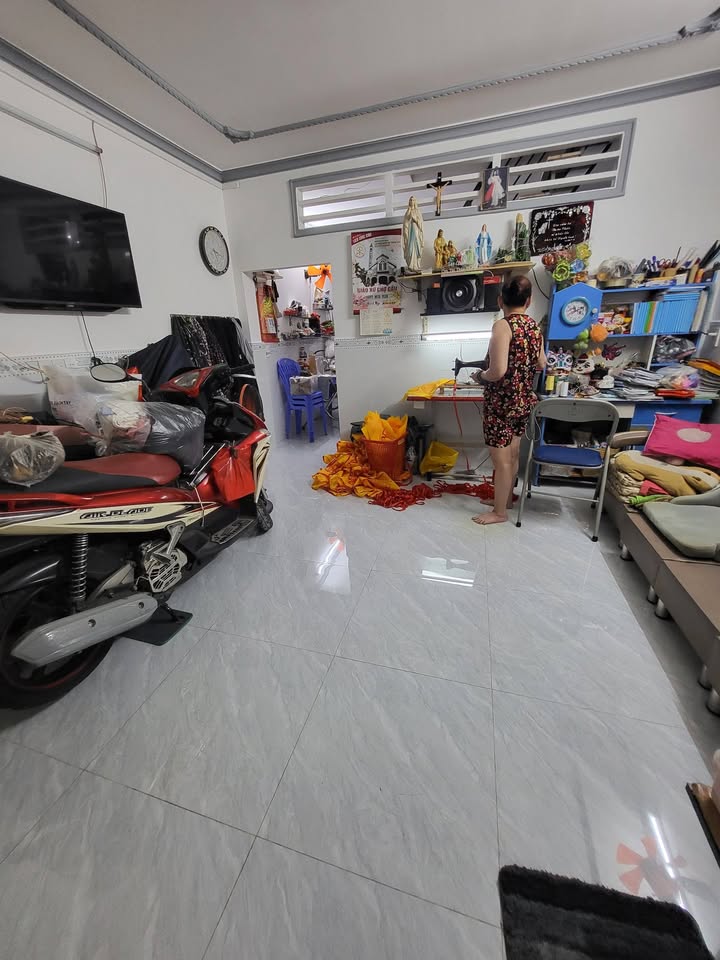 Nhà Phố Nguyễn Văn Quá 61m² giá 3.3 tỷ - Sẵn sàng ở ngay!