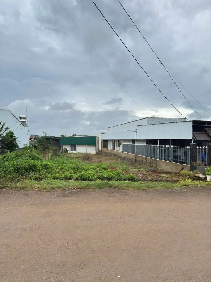 Nhà Phố Mặt Tiền Lê Quý Đôn, Buôn Hồ 330m² - Vị trí đắc địa!