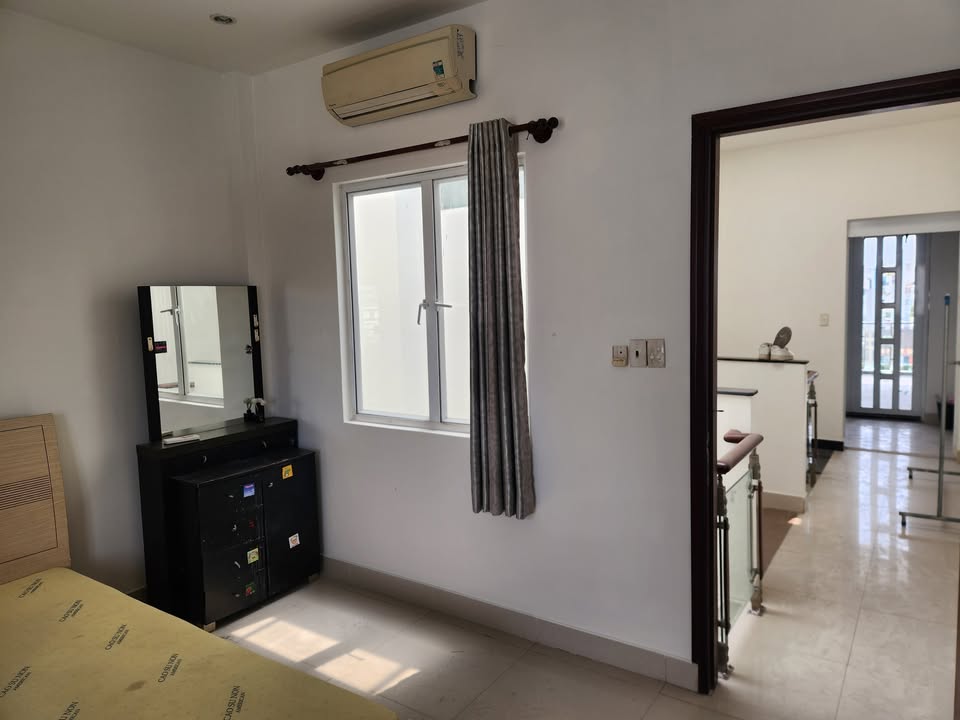 Nhà Mặt Tiền Quận 7 72m² - Mặt Tiền Kinh Doanh Lý Tưởng!