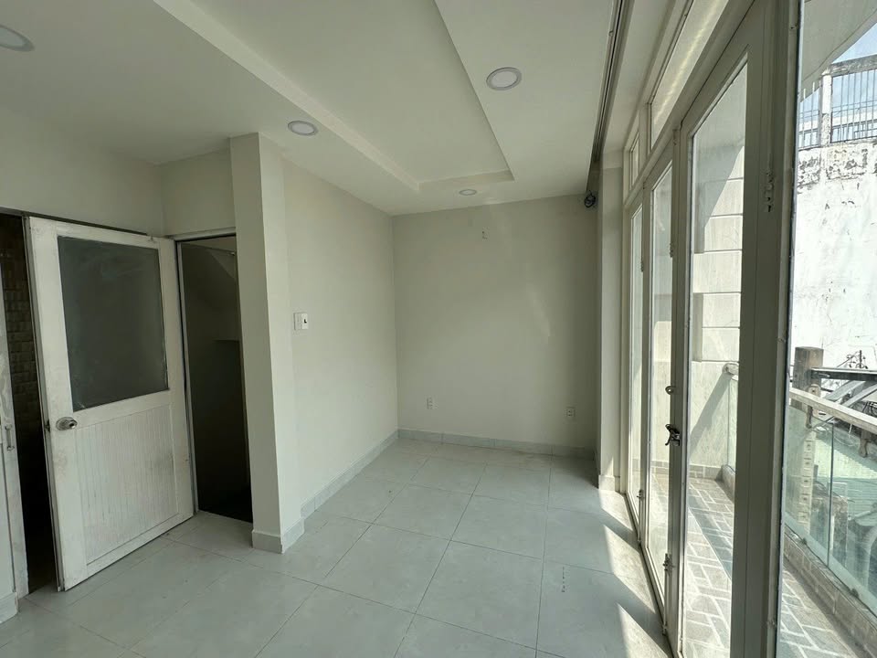 Cho thuê nhà 1 trệt 3 lầu hẻm xe hơi Lê Trọng Tấn, Dĩ An - 9 triệu