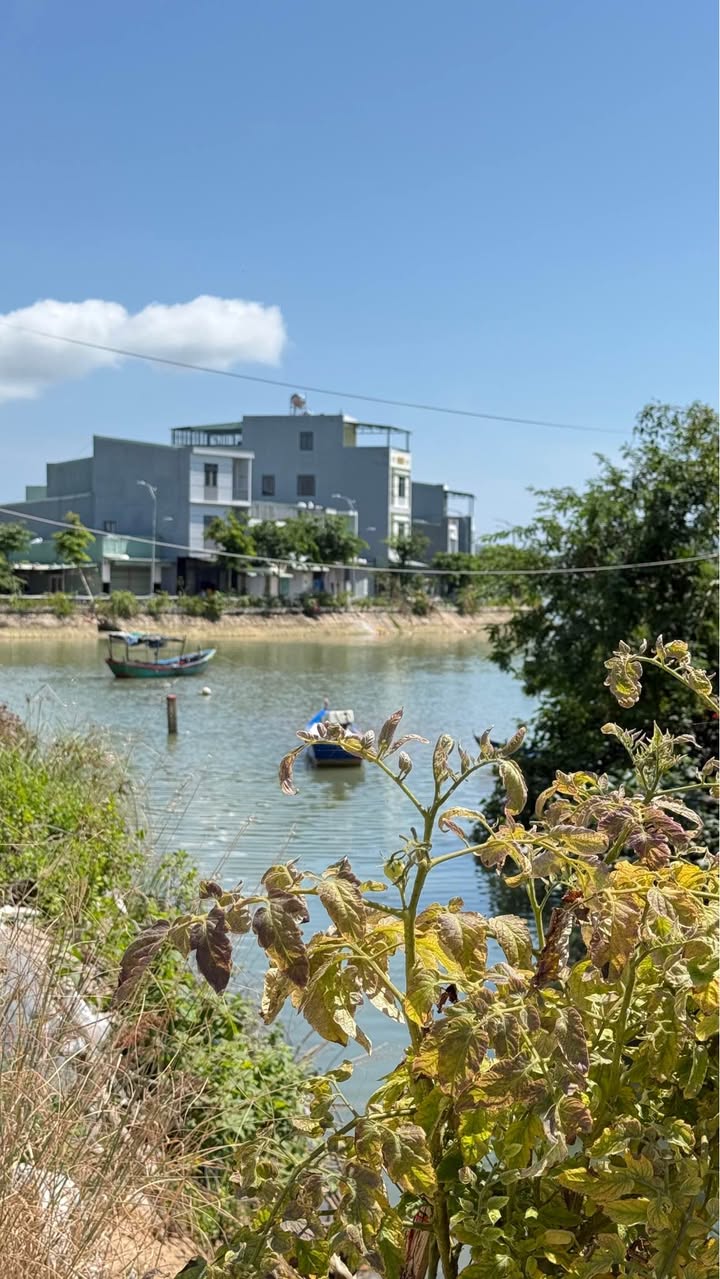 Nhà 3 Tầng View Sông Nam Bình Định - 60m² Giá 4.7 Tỷ