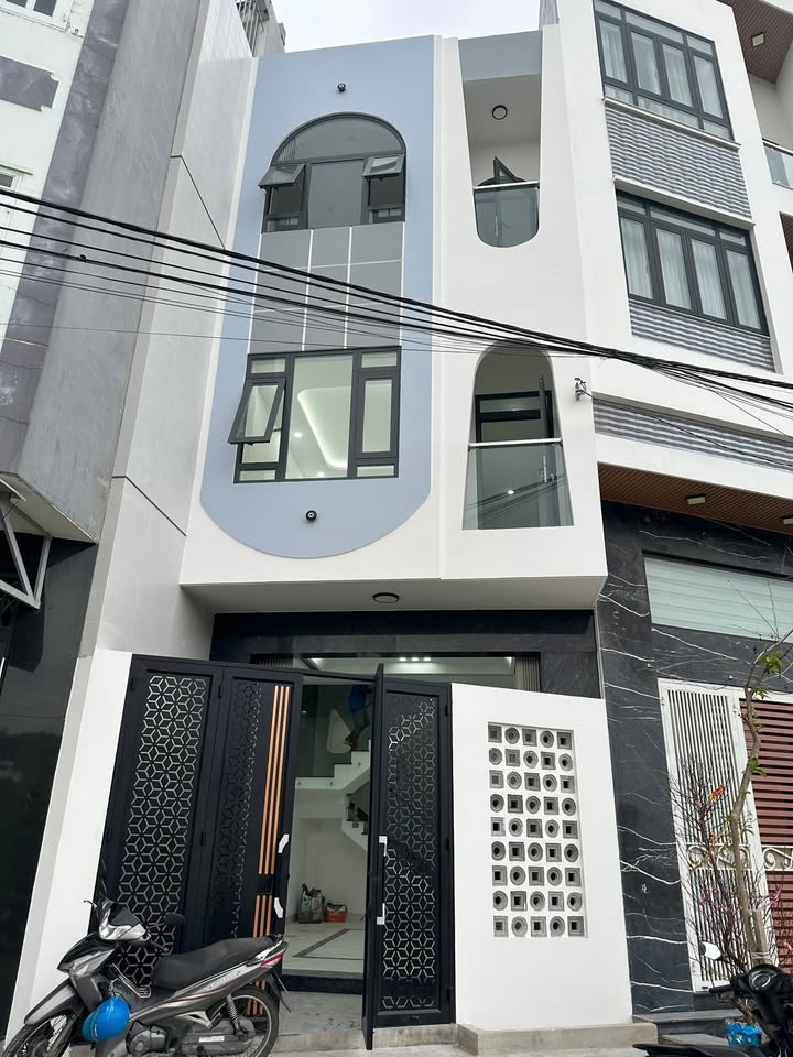 Nhà 3 Tầng Mặt Tiền Trần Khát Chân, Quy Nhơn - 60m² Hướng Nam, View Sông