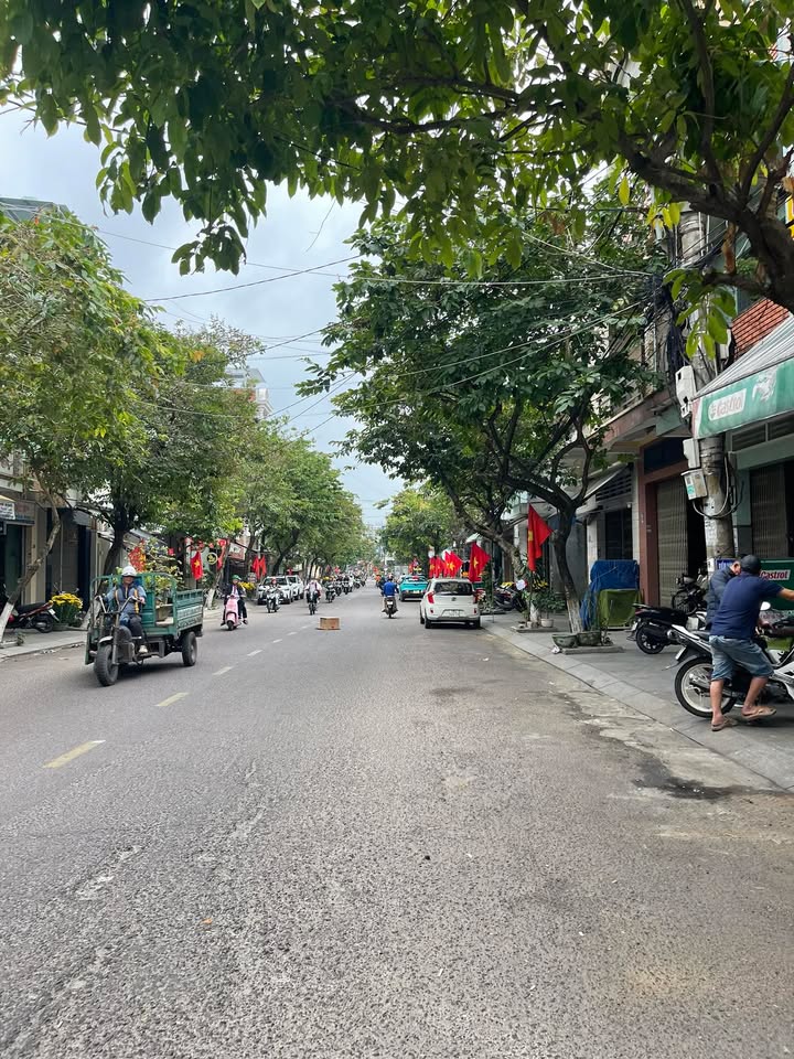 Nhà Phố Ngô Mây Quy Nhơn 157m² giá 18 tỷ - Vị trí đắc địa!