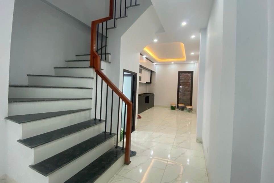 Nhà Phố Quang Minh Mê Linh 40m² 3 Tầng - Ô Tô Đỗ Cửa, Giá 3.x Tỷ