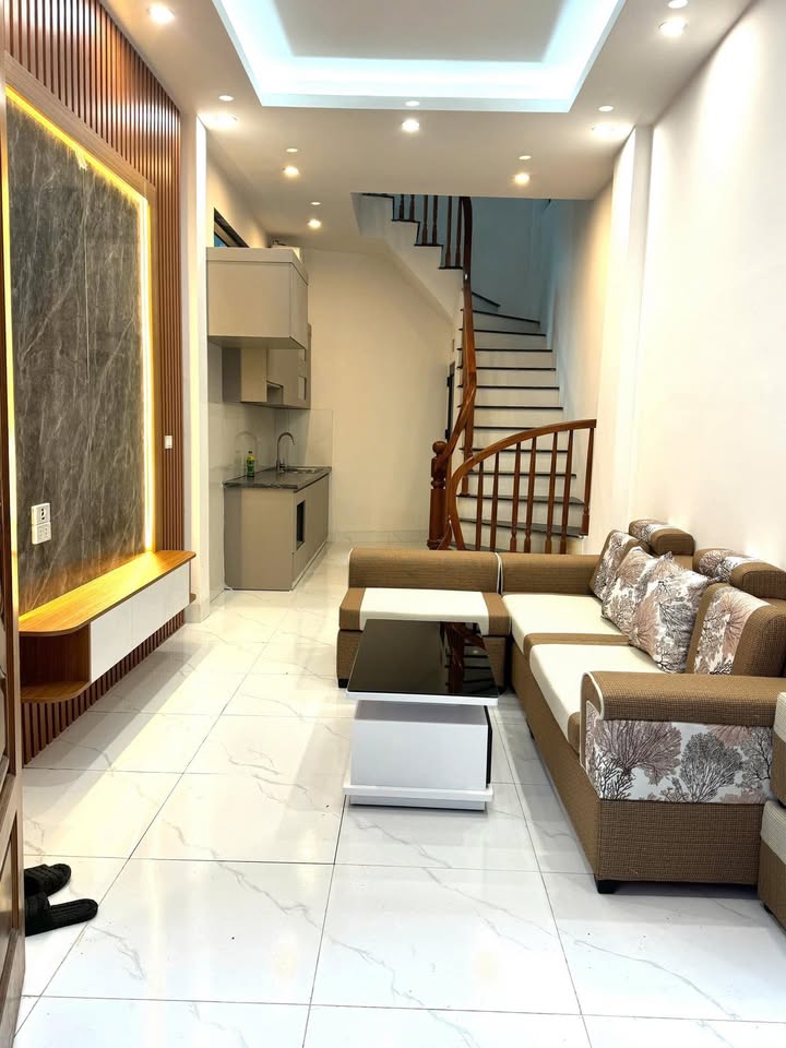 Nhà riêng Văn Trì, Bắc Từ Liêm 30m² - Chính chủ bán, sổ đỏ sẵn!