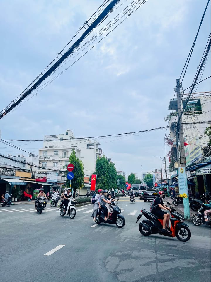 Bán Nhà Mặt Tiền Đại Lộ II Phước Bình 106m² - Vị Trí Đắc Địa!