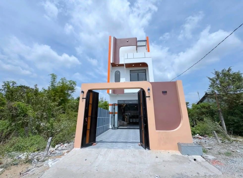 Nhà 105m² Sổ Hồng Riêng, Hướng Đông Nam, Giá 2.48 Tỷ - Long Khê, Cần Đước