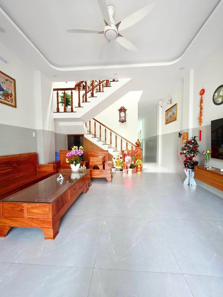 Bán nhà 2 tầng khu TVSMT Quy Nhơn 100m² giá 5 tỷ - Vị trí đẹp đường 16m