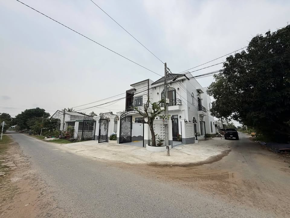 Bán nhà 2 mặt tiền Hòa Thành 123m² giá 2.68 tỷ - Vị trí đắc địa