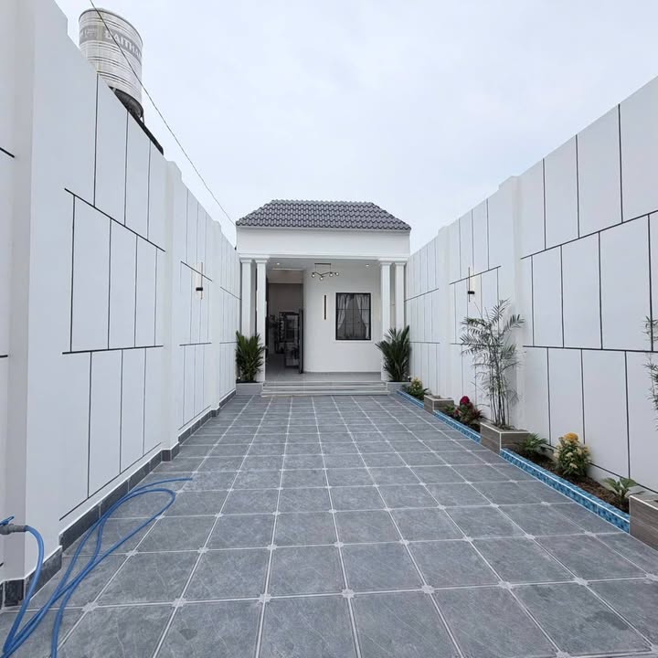 Nhà riêng Long Hoa 255m² - Ô tô tận nhà, hồ bơi sang trọng!