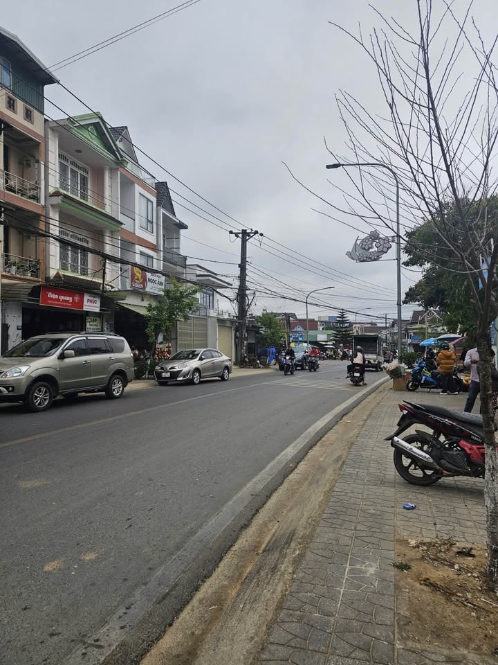 Nhà Mặt Tiền Nguyên Tử Lực Đà Lạt 111m² - Đầu Tư Sinh Lời Ngay!