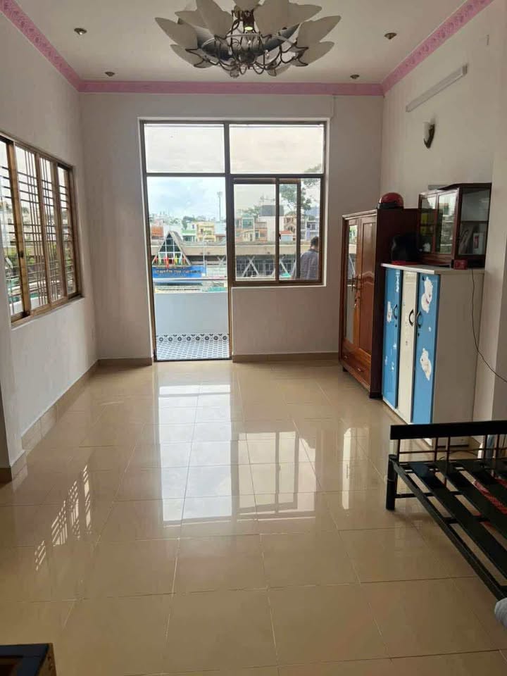 Nhà Mặt Tiền Nguyễn Lâm Q10 - 40m² - 4PN - 11.6 Tỷ - Sổ Hồng Vuông