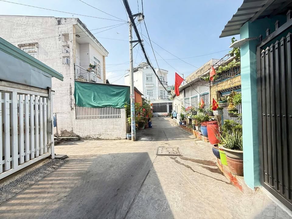 Nhà 2 Mặt Hẻm Xe Hơi 66m² (4.1x16m) Gần Kha Vạn Cân, Thủ Đức - Sẵn Sàng Ở Ngay