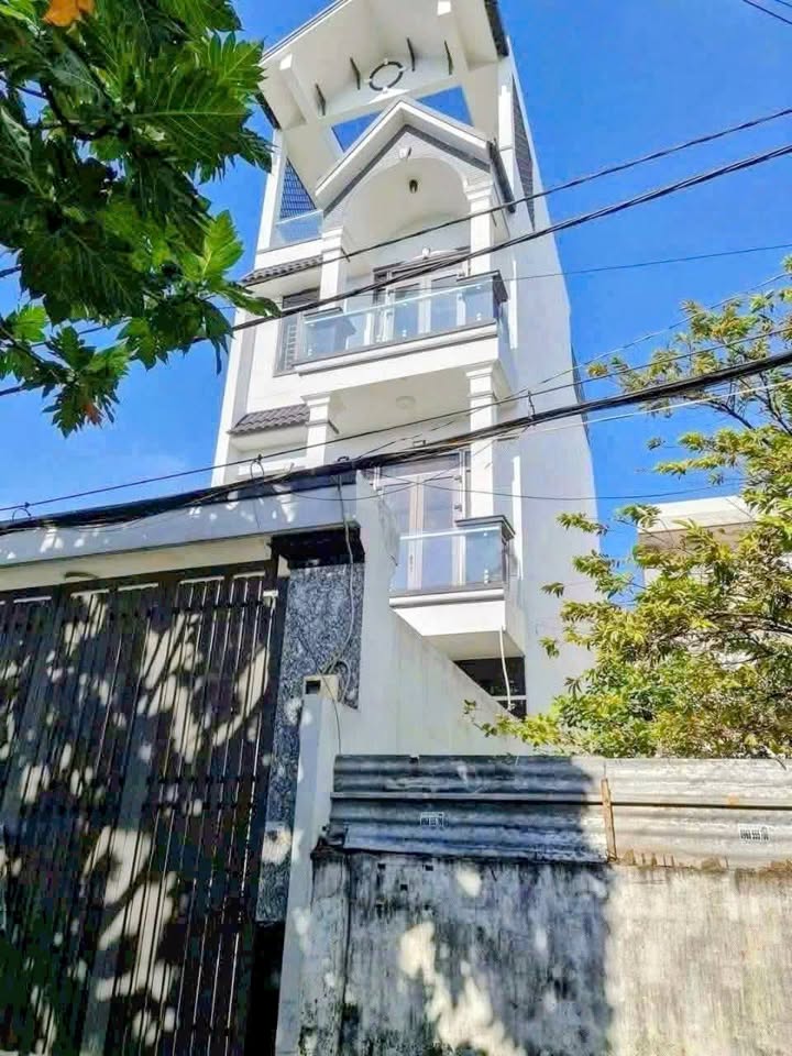 Nhà 4PN Hóc Môn 100m² Sổ Hồng Riêng - Giá 6 Tỷ