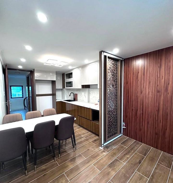 Nhà 6 Tầng Thang Máy Cạnh Times City - 42m² Full Nội Thất - 15 Tỷ