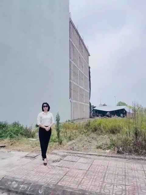 Đất đấu giá Cự Khối 65m² - Mặt tiền 5m, ô tô tránh, vỉa hè 2 bên