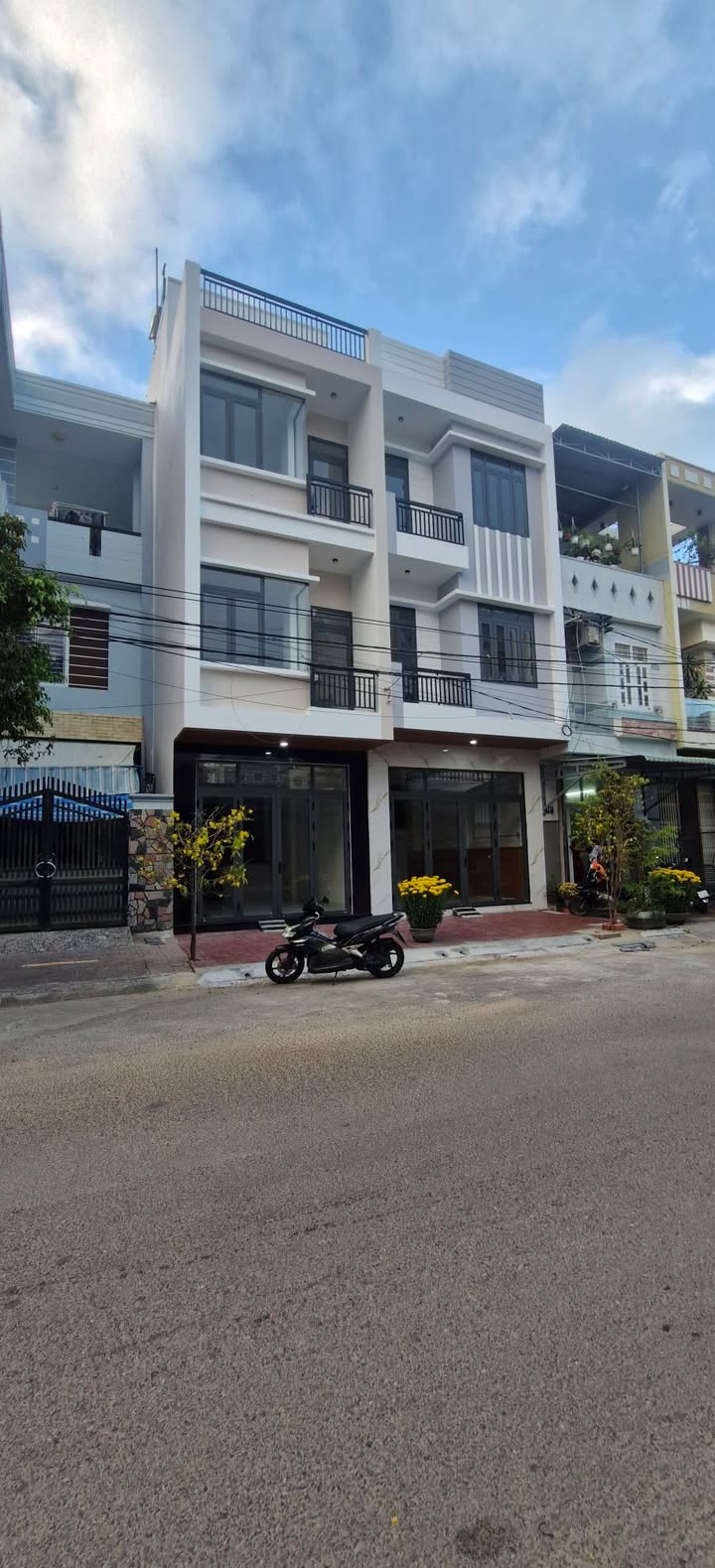 Nhà Mặt Tiền Kinh Doanh Quy Nhơn - 43m² & 53m² - 4.9 Tỷ