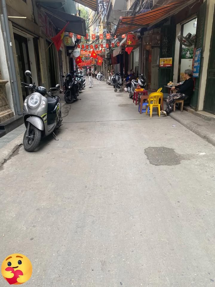 Nhà 6 Tầng Ngõ Thông Bạch Mai 42m² - Sẵn Sàng Ở Ngay