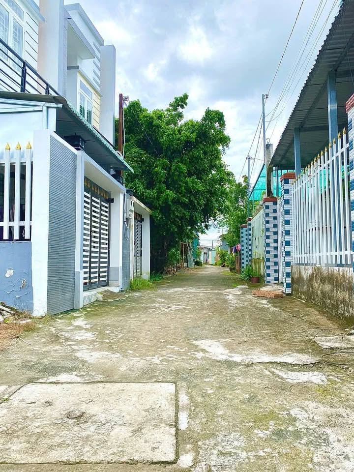 Nhà Cấp 4 220m² Phường 8 Vĩnh Long - Sân Rộng, Ô Tô Tới Tận Cửa