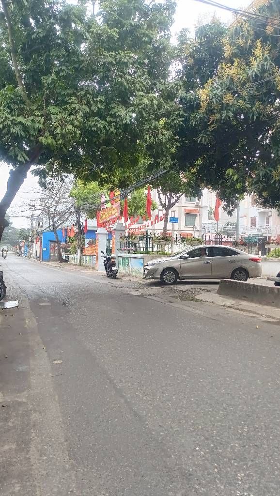 Nhà 70m² Ngọc Trì, Long Biên - Lô Góc 2.5 Tầng, Ô Tô Vào Nhà