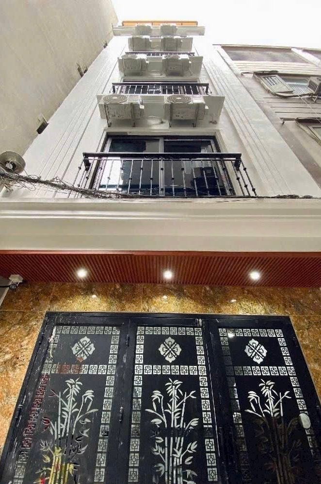 Nhà riêng Khúc Thừa Dụ 40m² - Ô tô vào tận nhà, sẵn sàng ở ngay!