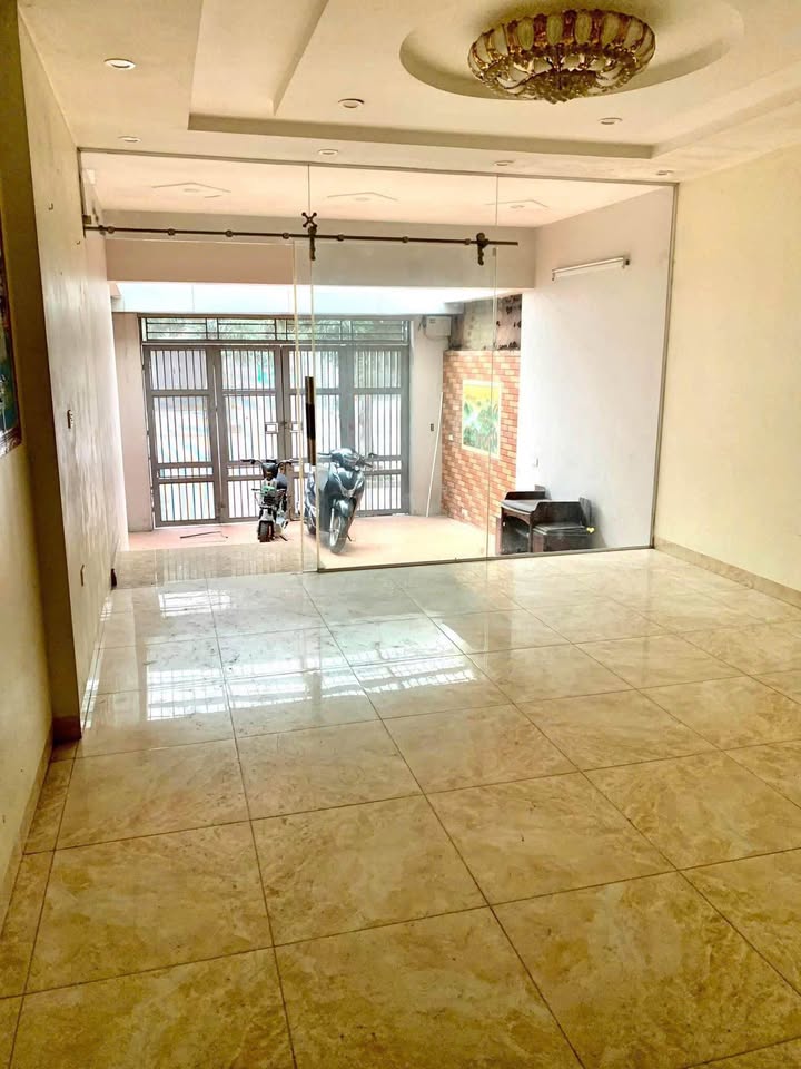 Cho thuê nhà KDT Văn Phú 90m², 4.5 tầng, mặt đường lớn - Sẵn sàng đón khách