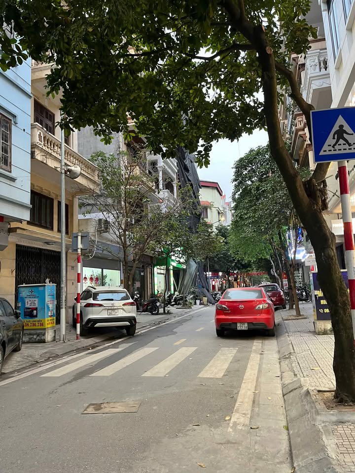 Nhà riêng 4 tầng Thị trấn Đông Anh - Mặt tiền kinh doanh, vị trí vàng!