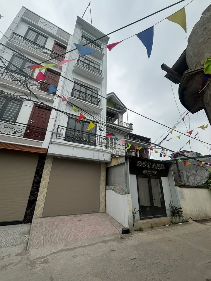 Cho thuê nhà VP 5 tầng mặt tiền Q.Gánh - Ngọc Hồi 250m² - Giá 7tr/tháng