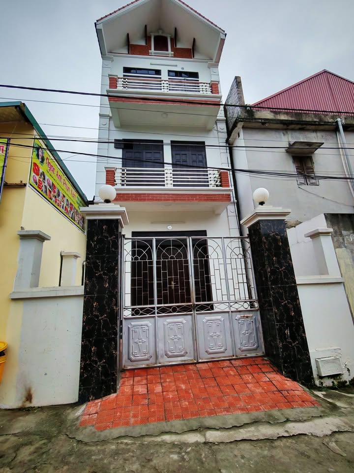 Nhà 3 tầng Hoàn Sơn, Tiên Du 89m² - Chính chủ, đường xe tải đổ cửa!