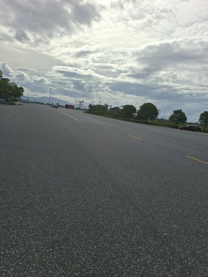 Bán Đất Vành Đai Đại Học Hà Tĩnh - 300m² Mặt Tiền Kinh Doanh - 5 Tỷ