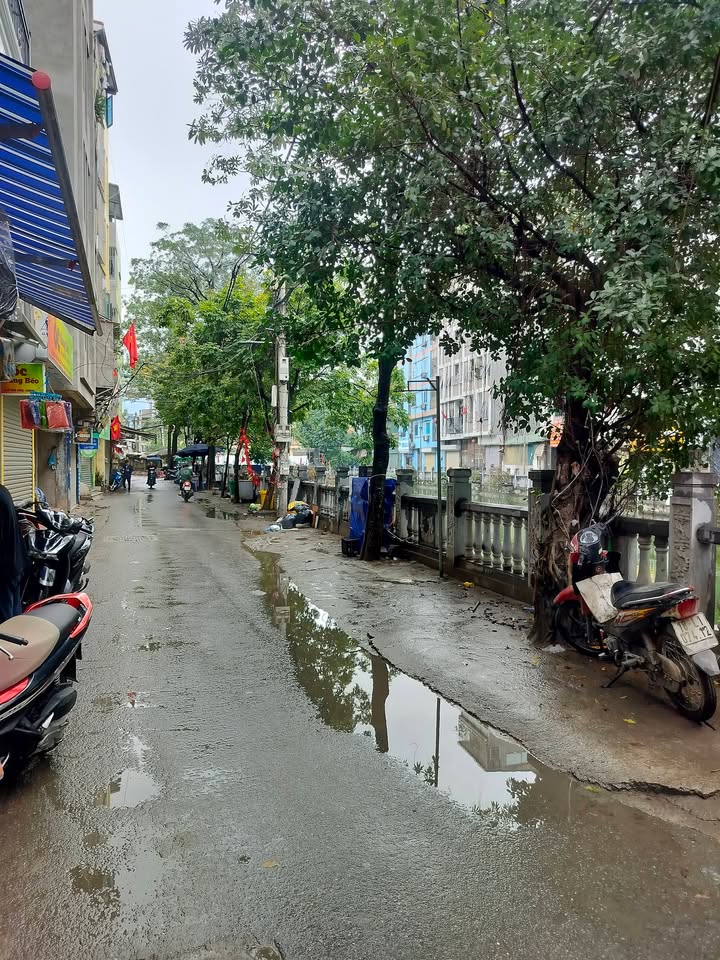 Bán đất 33m² Mễ Trì Hạ, Nam Từ Liêm - Sổ đỏ vuông vắn, giá chỉ nhỉnh 7 tỷ