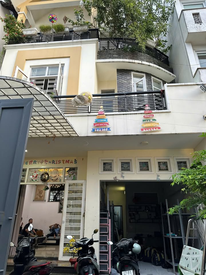 Biệt thự Mặt tiền Phan Huy Ích, Tân Bình 152m² giá 14 tỷ - Vị trí đẹp!