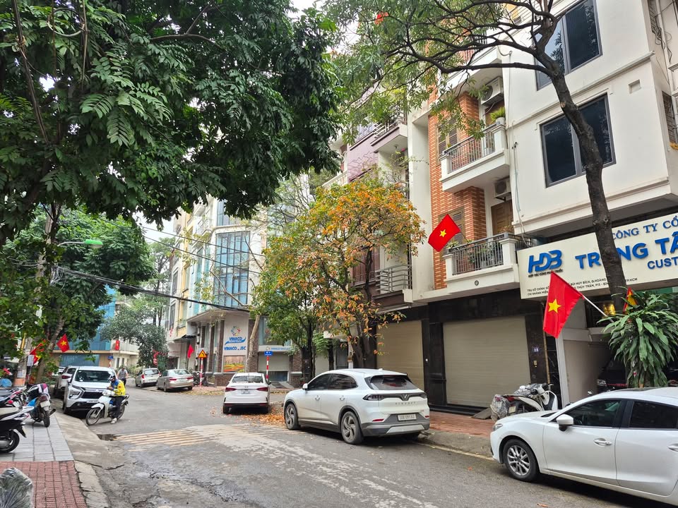 Nhà Phố Bùi Huy Bích, Hoàng Mai 70m² - Mặt tiền kinh doanh đắc địa!